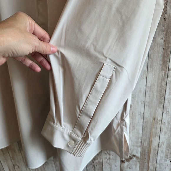 Women's Nike Beige Dri-Fit Casual Button Down Shirt L NWOT - Picture 6 of 9